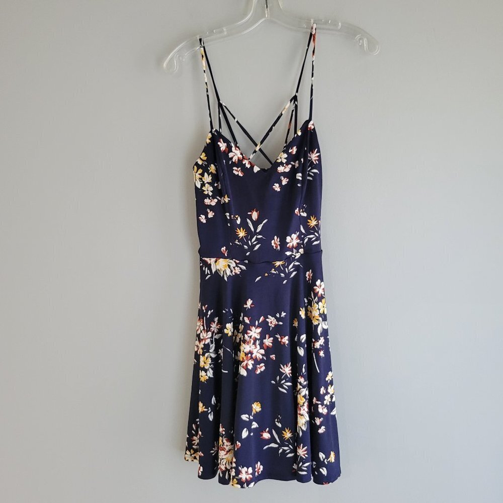 💥NWT💥Fortune + Ivy “Corinne” Floral dress with back details Size S
